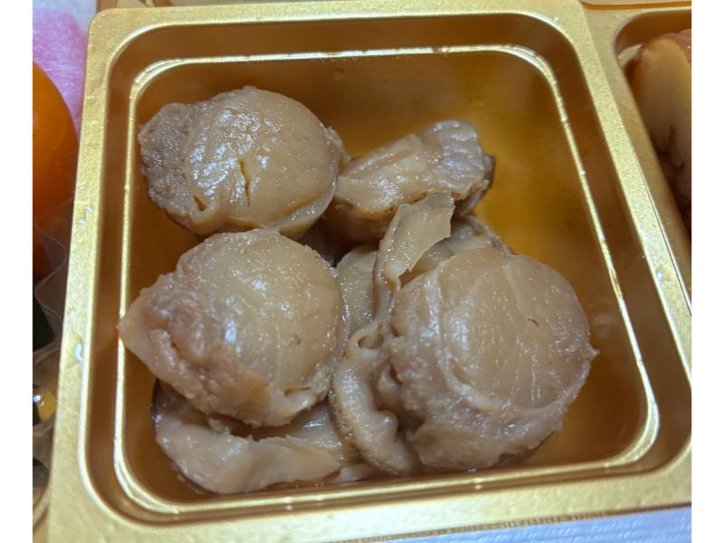 だしがしみた帆立貝柱煮のアップ